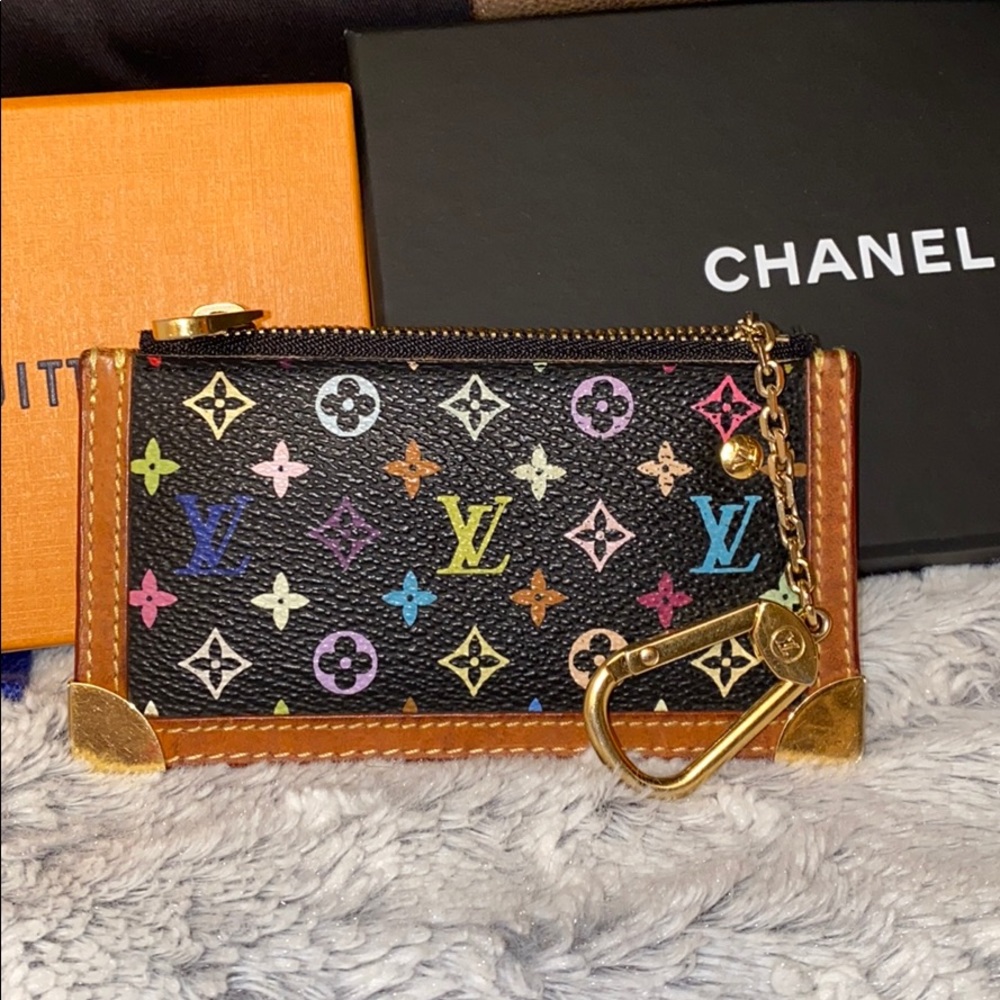 |RARE| Louis Vuitton noir multicolor key cles